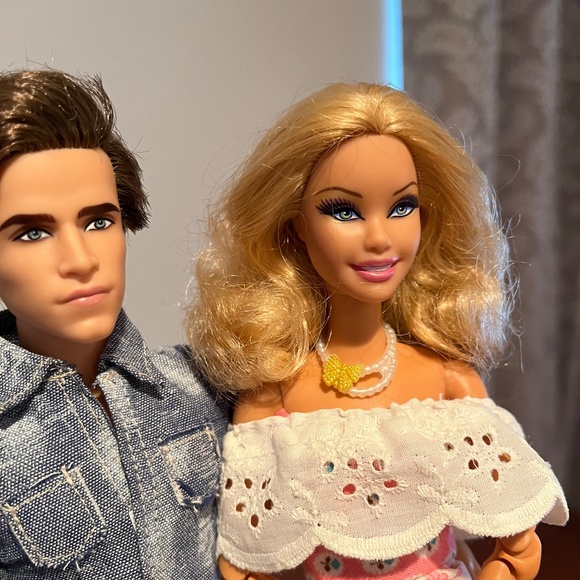 Barbie Doll 2009 Basics Collection 001, Model 06 - Picture 3 of 8